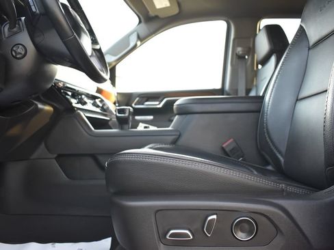 Used 2024 GMC Sierra 1500 Denali w/ Technology Package AWD/4WD image 5