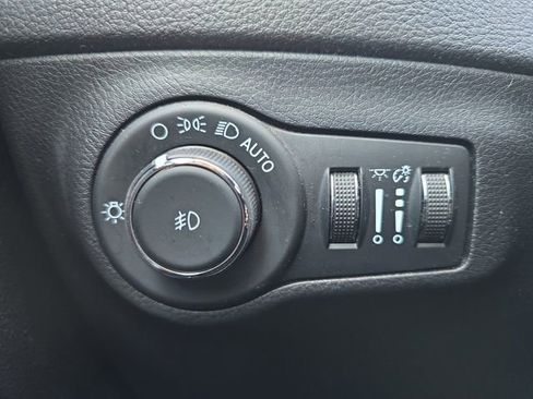 Used 2021 Jeep Compass Latitude image 10