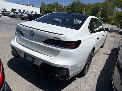 Used 2023 BMW 760i xDrive image 4