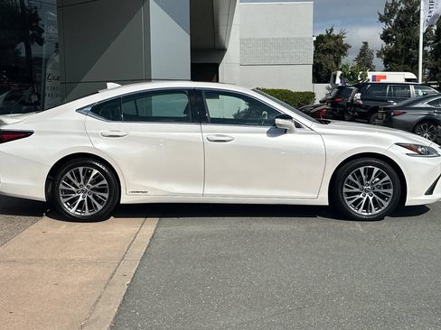 Used 2020 Lexus ES 300h w/ Premium Package FWD image 3