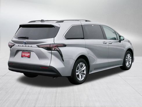 New 2024 Toyota Sienna XLE image 7