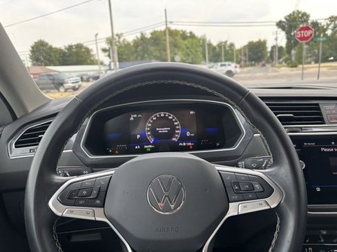 Used 2024 Volkswagen Tiguan SE image 11