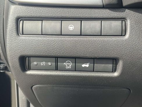 Used 2024 Nissan Rogue SV w/ SV Premium Package image 19