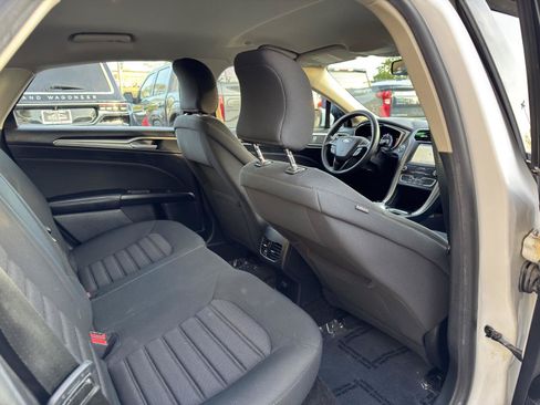 Used 2019 Ford Fusion SE FWD image 37