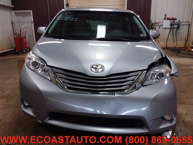 Used 2014 Toyota Sienna XLE w/ Entertainment Package FWD image 7