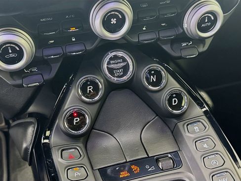 Used 2019 Aston Martin V8 Vantage Coupe image 14