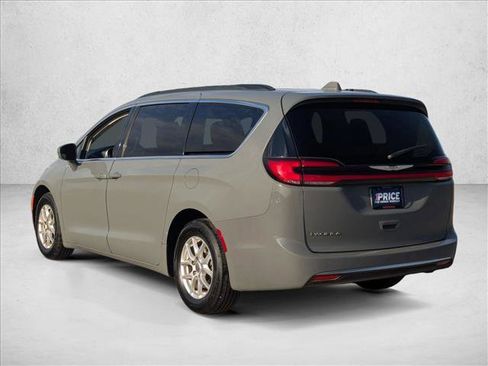 Used 2022 Chrysler Pacifica Touring-L image 8