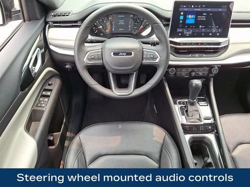 Used 2025 Jeep Compass Limited AWD/4WD image 3