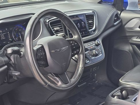 Used 2019 Chrysler Pacifica Limited w/ Advanced Safetytec Group FWD image 37