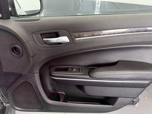 Used 2019 Chrysler 300 Limited image 48