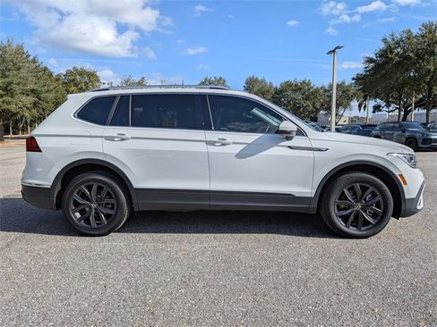 Certified 2024 Volkswagen Tiguan SE image 2