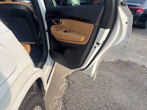 Used 2016 Volvo XC90 T6 Momentum image 22