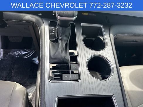Used 2025 Toyota Sienna XLE FWD image 12