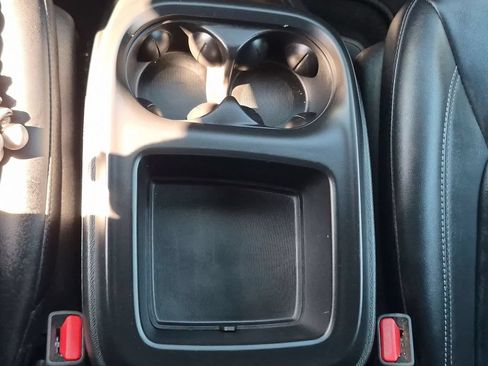 Used 2025 Chrysler Pacifica Select FWD image 24