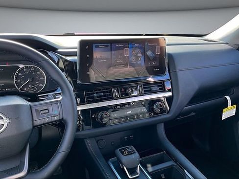 New 2026 Nissan Pathfinder SV image 6