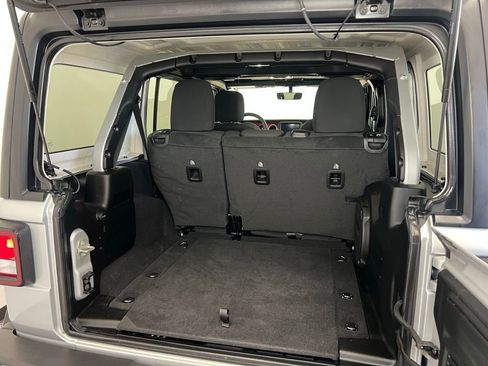 Used 2023 Jeep Wrangler Unlimited Rubicon image 7