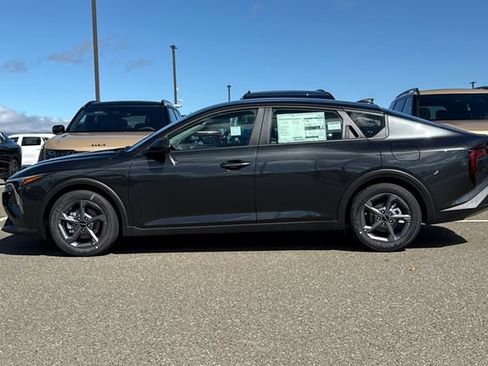New 2026 Kia K4 FWD image 10