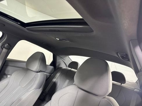 Certified 2024 Hyundai Elantra SEL w/ Convenience Package image 12