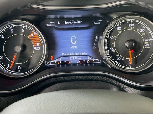 Used 2022 Jeep Cherokee Trailhawk w/ Sun, Sound & Nav Group AWD/4WD image 12