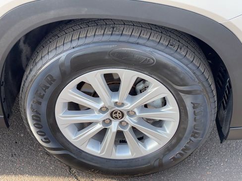 Certified 2025 Toyota Grand Highlander AWD image 11