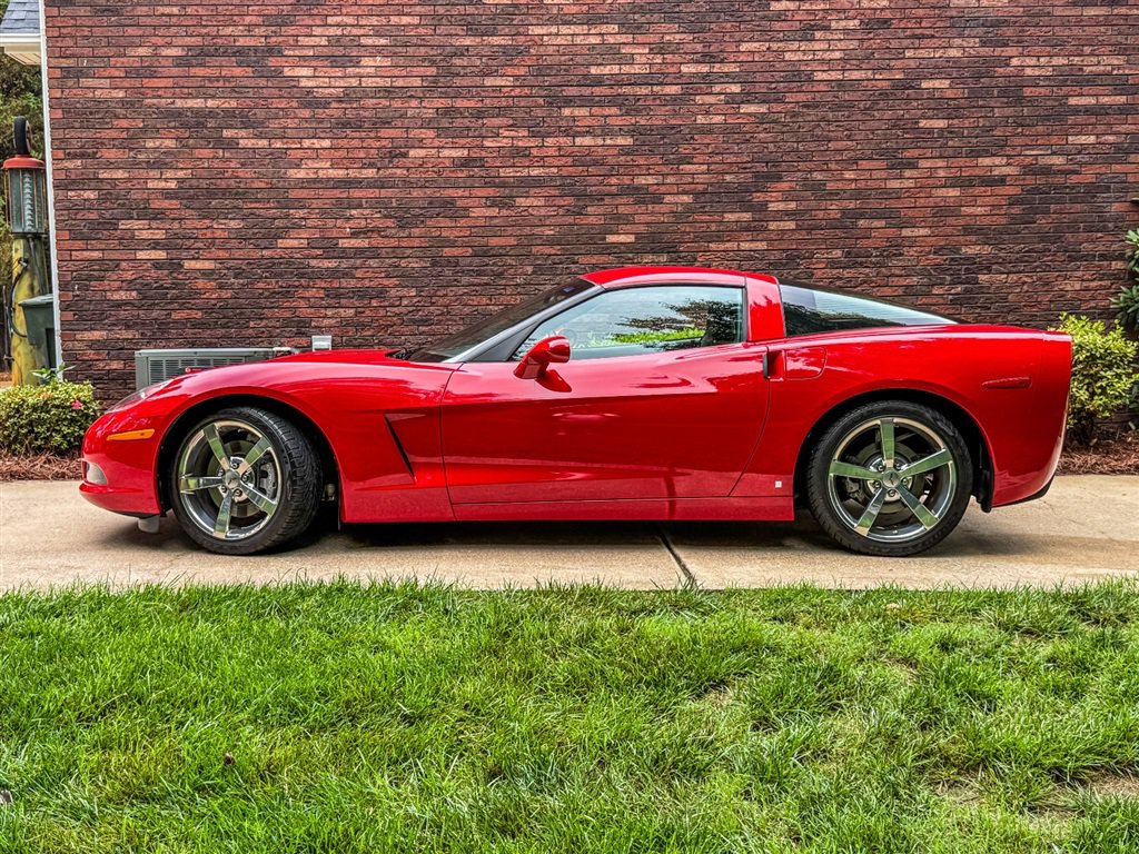 Used 2008 Chevrolet Corvette Coupe w/ Preferred Equipment Group RWD image 3