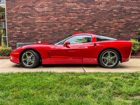 Used 2008 Chevrolet Corvette Coupe w/ Preferred Equipment Group RWD image 3