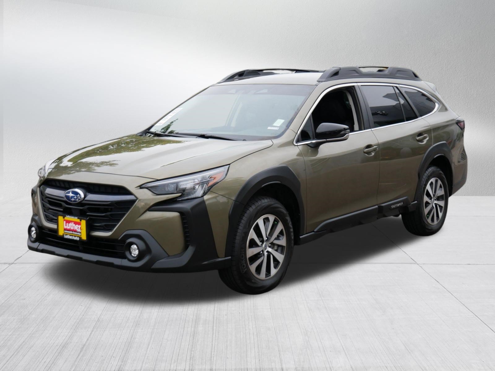 Used 2025 Subaru Outback Premium AWD/4WD image 3