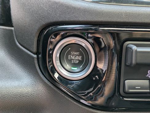 Used 2022 Chevrolet Silverado 1500 ZR2 w/ Technology Package image 29