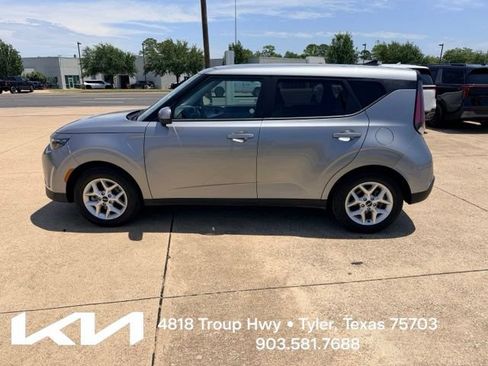 Certified 2025 Kia Soul LX w/ LX Technology Package FWD image 5