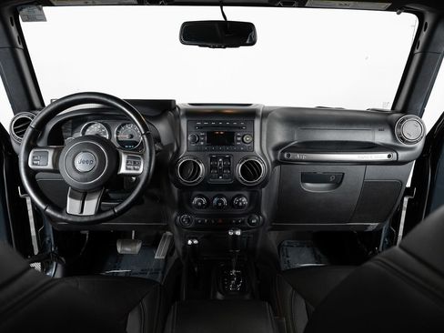 Used 2018 Jeep Wrangler Unlimited Sahara image 27