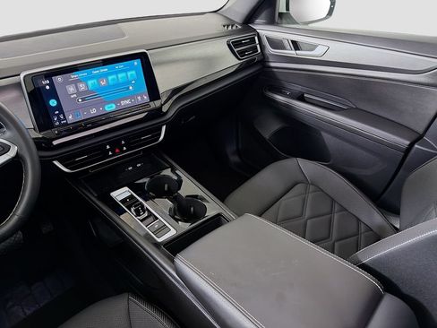 Used 2025 Volkswagen Atlas Cross Sport SE FWD image 25