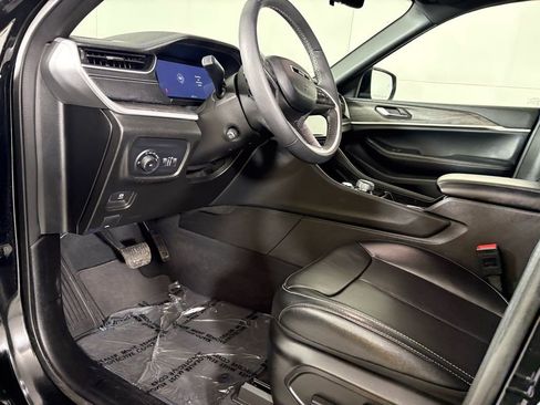 Used 2024 Jeep Grand Cherokee L Limited w/ Luxury Tech Group II image 26