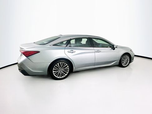 Used 2019 Toyota Avalon Limited image 10
