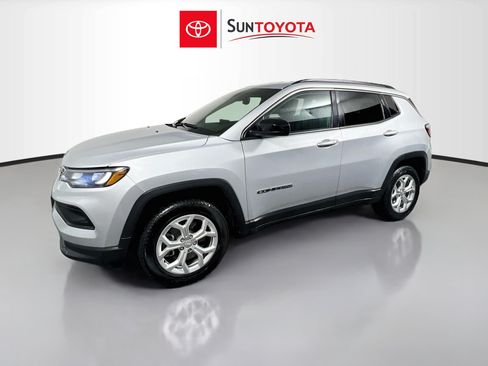 Used 2024 Jeep Compass Latitude AWD/4WD image 9