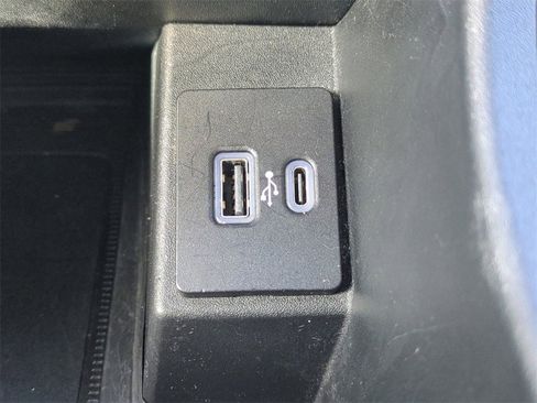 Used 2022 Ford Edge Titanium image 23