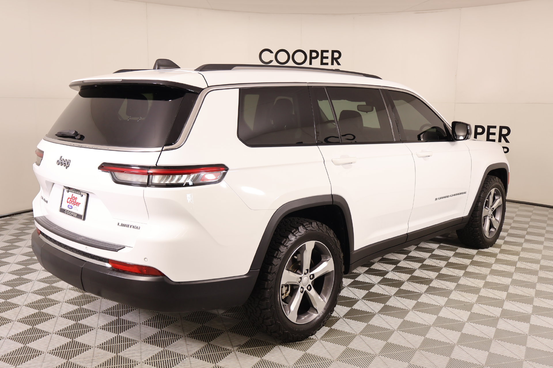 Used 2021 Jeep Grand Cherokee L Limited AWD/4WD image 23