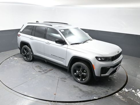 New 2026 Jeep Grand Cherokee Limited w/ Limited Altitude Package AWD/4WD image 31