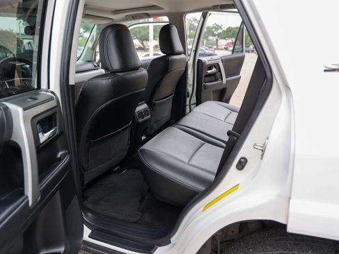Used 2022 Toyota 4Runner SR5 Premium w/ Moonroof Package AWD/4WD image 40