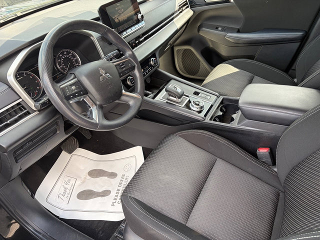 Used 2023 Mitsubishi Outlander ES AWD/4WD image 28