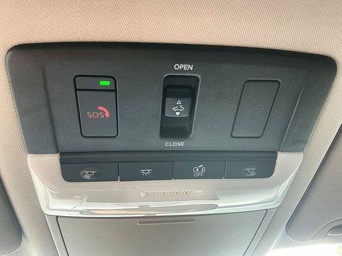 Used 2024 Nissan Altima 2.5 SV w/ SV Premium Package AWD/4WD image 23