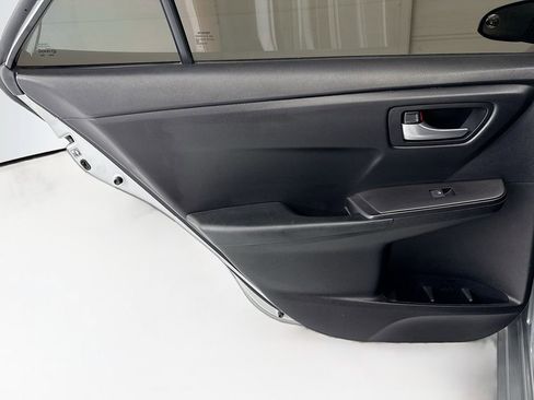 Used 2016 Toyota Camry SE FWD image 24