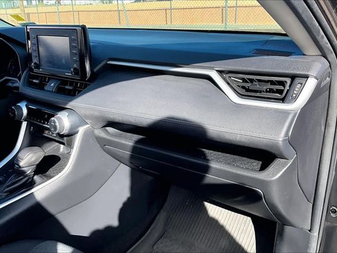 Used 2021 Toyota RAV4 XLE image 15