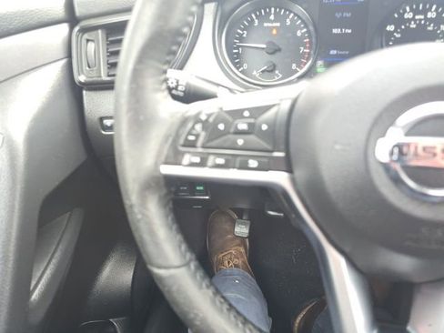 Used 2020 Nissan Rogue SV image 14