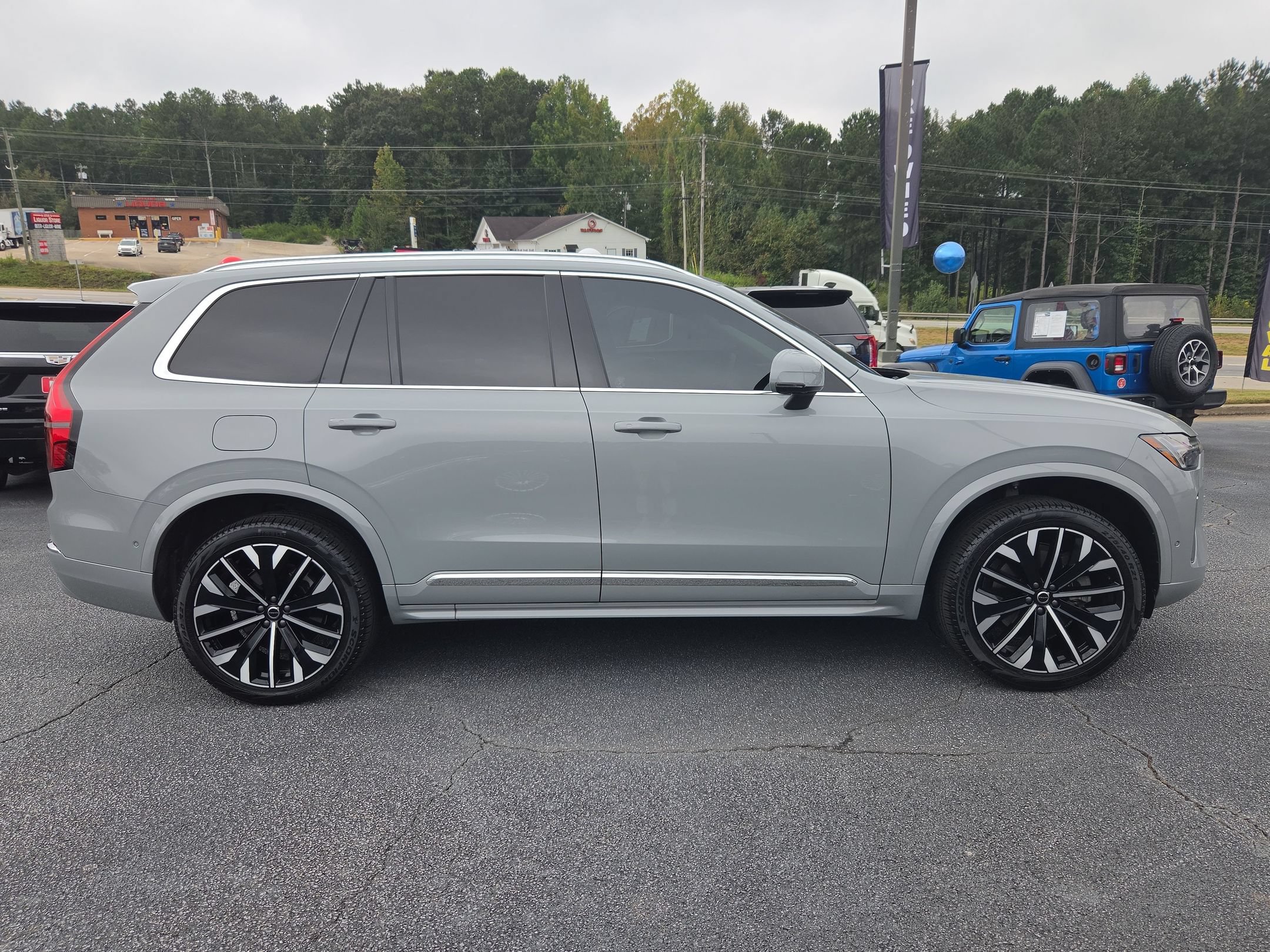 Used 2025 Volvo XC90 B5 Plus w/ Protection Package Premier AWD/4WD image 4