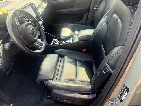 Used 2023 Volvo XC40 B5 Plus w/ Climate Package AWD/4WD image 9