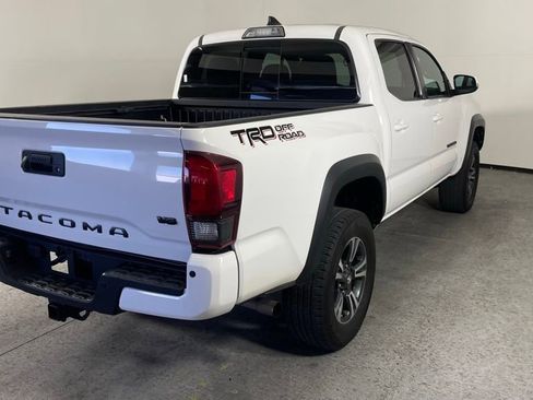 Used 2019 Toyota Tacoma TRD Off-Road w/ Technology Package image 3