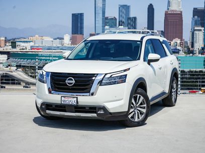 Used 2023 Nissan Pathfinder SL w/ Lighting Package (N92)