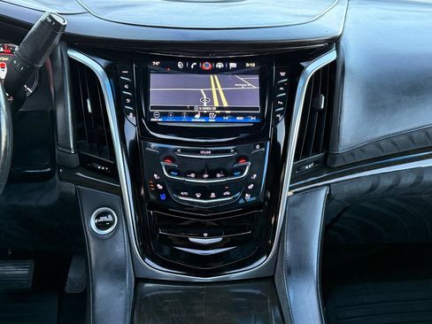 Used 2017 Cadillac Escalade ESV Platinum AWD/4WD image 18