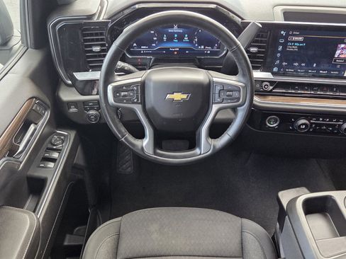 Used 2023 Chevrolet Silverado 1500 LT AWD/4WD image 5