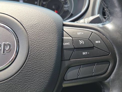 Used 2021 Jeep Cherokee Trailhawk AWD/4WD image 14